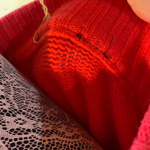 Gorgeous Bright Red Thick Knit V Neck Vintage Sweater - Picture 7 of 8